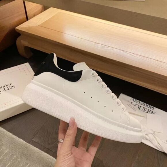 Alexander McQueen Black and White Leather Sneakers - Picture 4 of 7